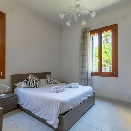 Max & Julia's House - Sant'elena Apartment Venice