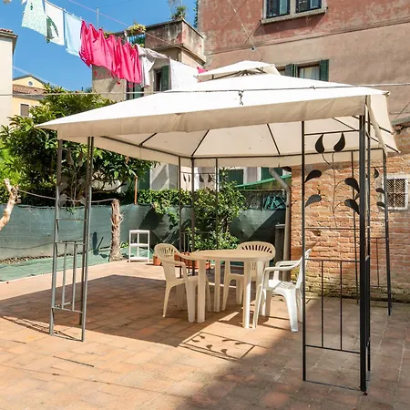 Max & Julia's House - Sant'elena Lejlighed *